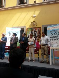 Podium de entrega de alarmas sísmicas